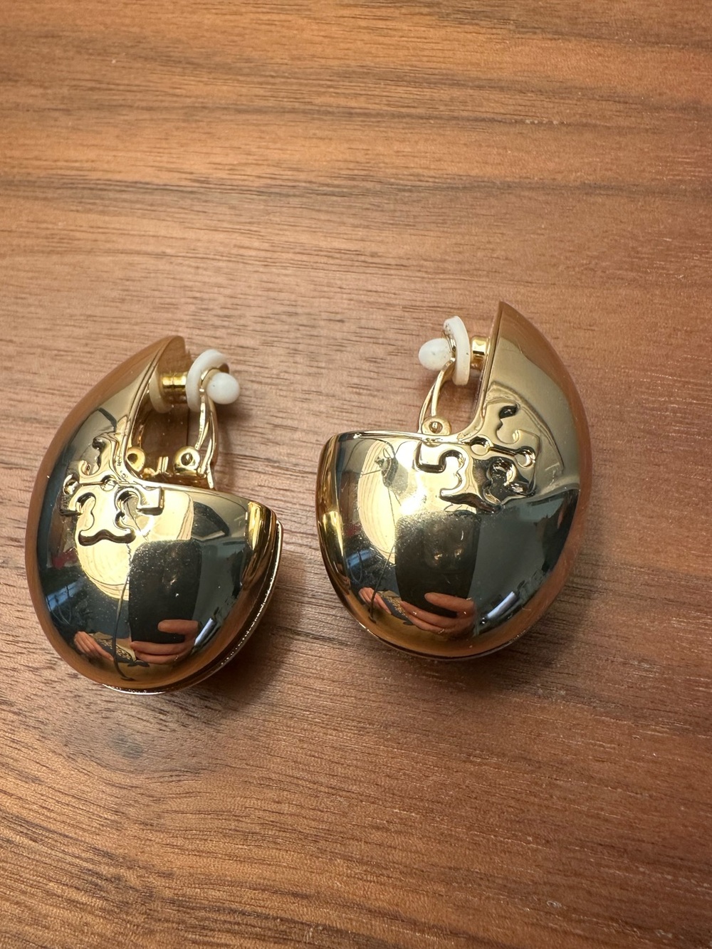 Tory Burch Wave earrings - Picture 4 of 5